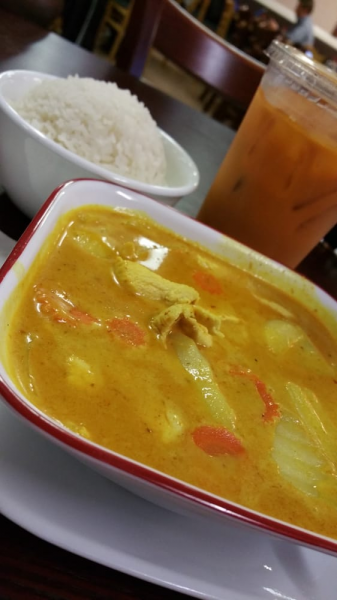 Order 1. Yellow Curry food online from Panang Thai Restaurant store, Los Angeles on bringmethat.com