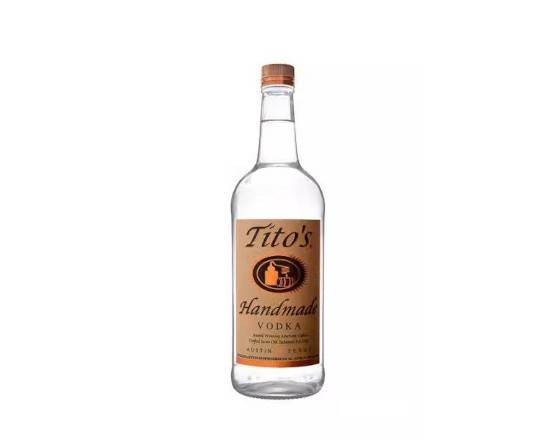 Order Tito's, 750mL vodka (40.0% ABV) food online from NEWBRIDGE WINES & SPIRITS CORP store, Levittown on bringmethat.com