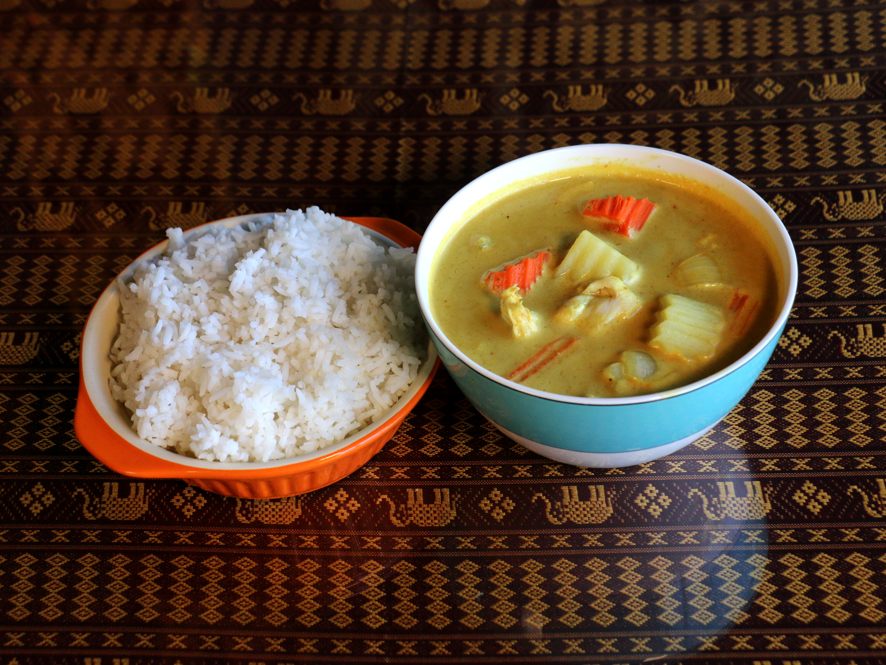 Order 46. Yellow Curry food online from Thai Dara store, Dana Point on bringmethat.com