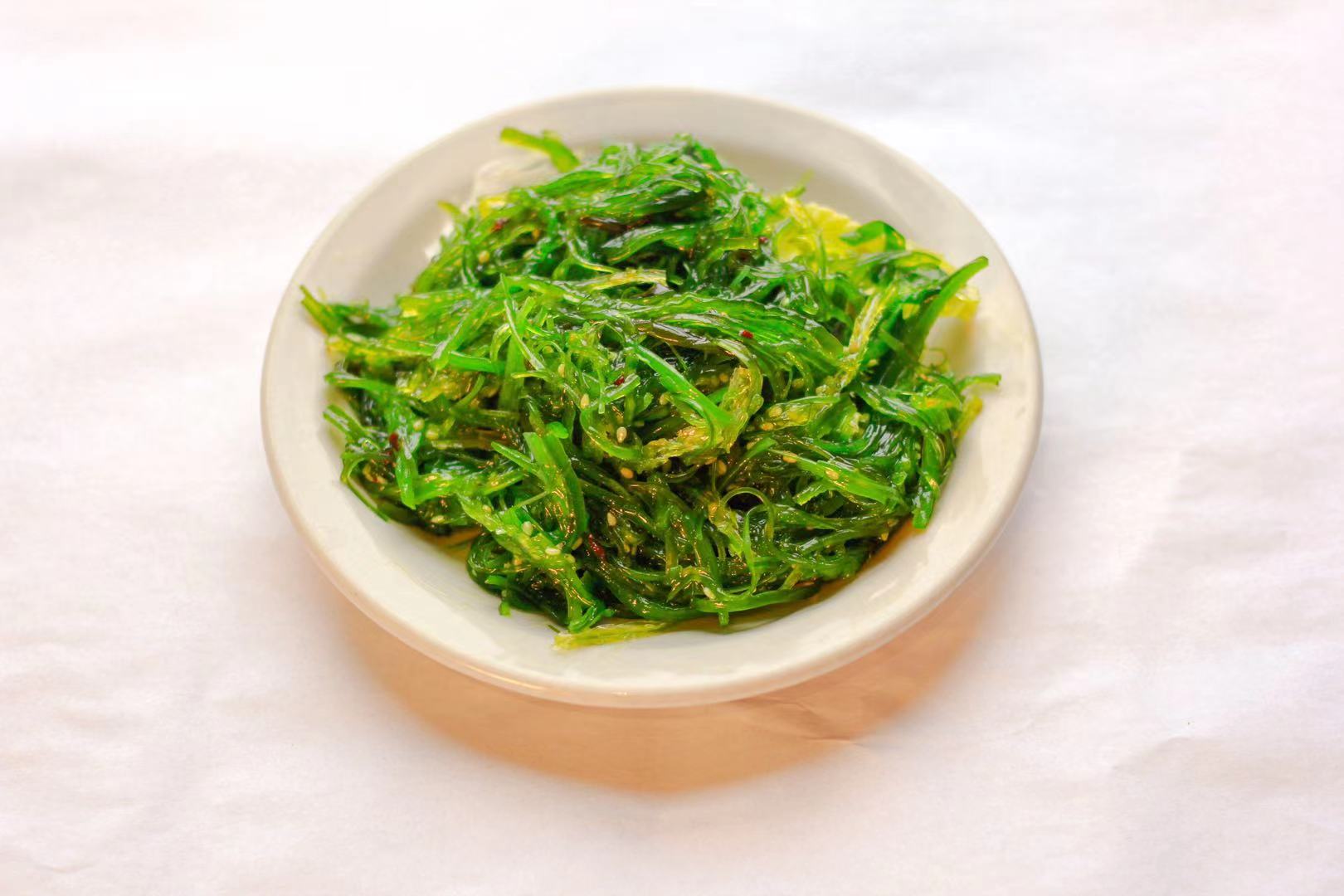 Order A6. Seaweed Salad 海藻沙拉 food online from Noodle & I store, West Lafayette on bringmethat.com