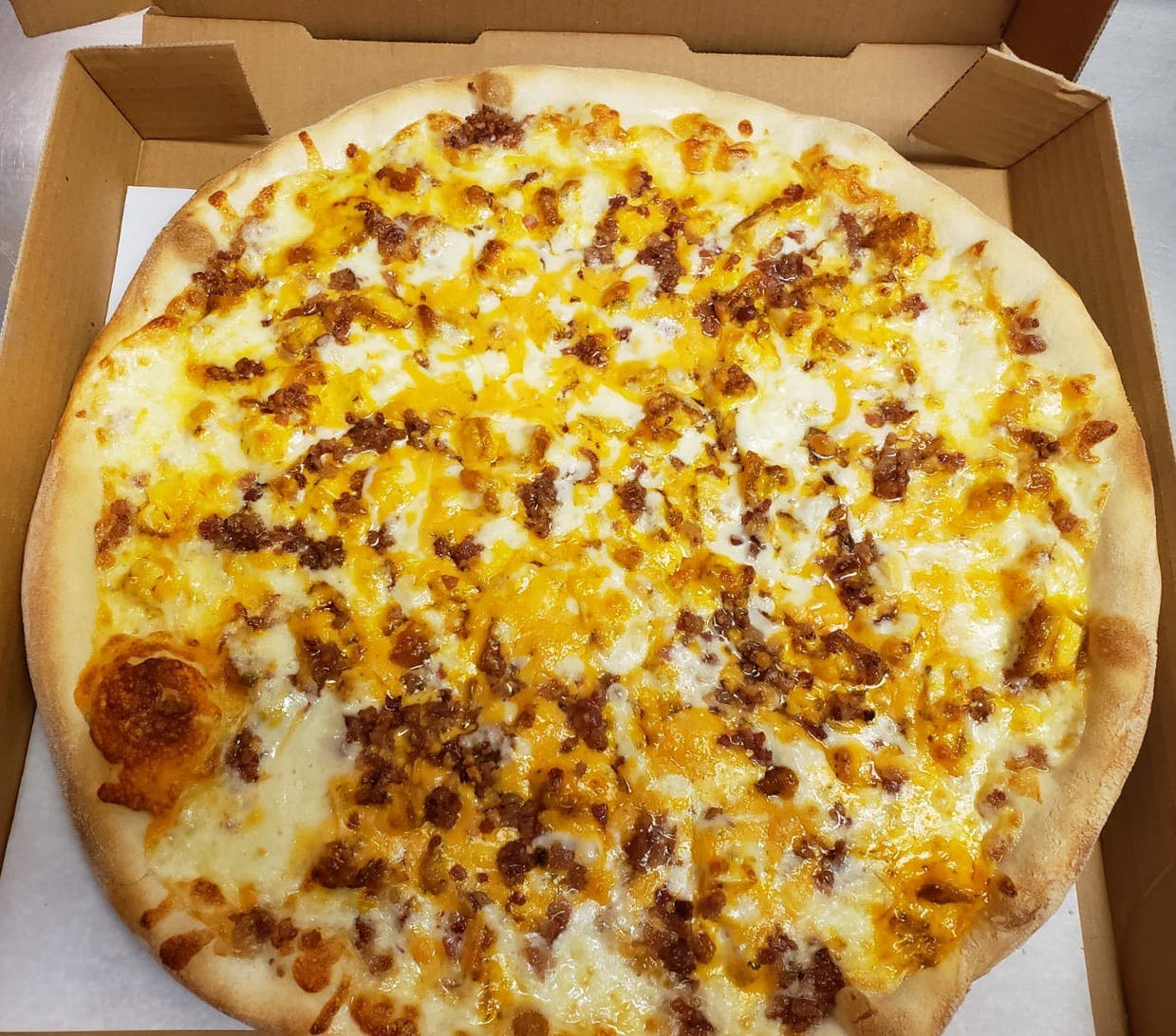 Order Chicken Bomber Pizza - Medium food online from Drake Pizza store, Allentown on bringmethat.com