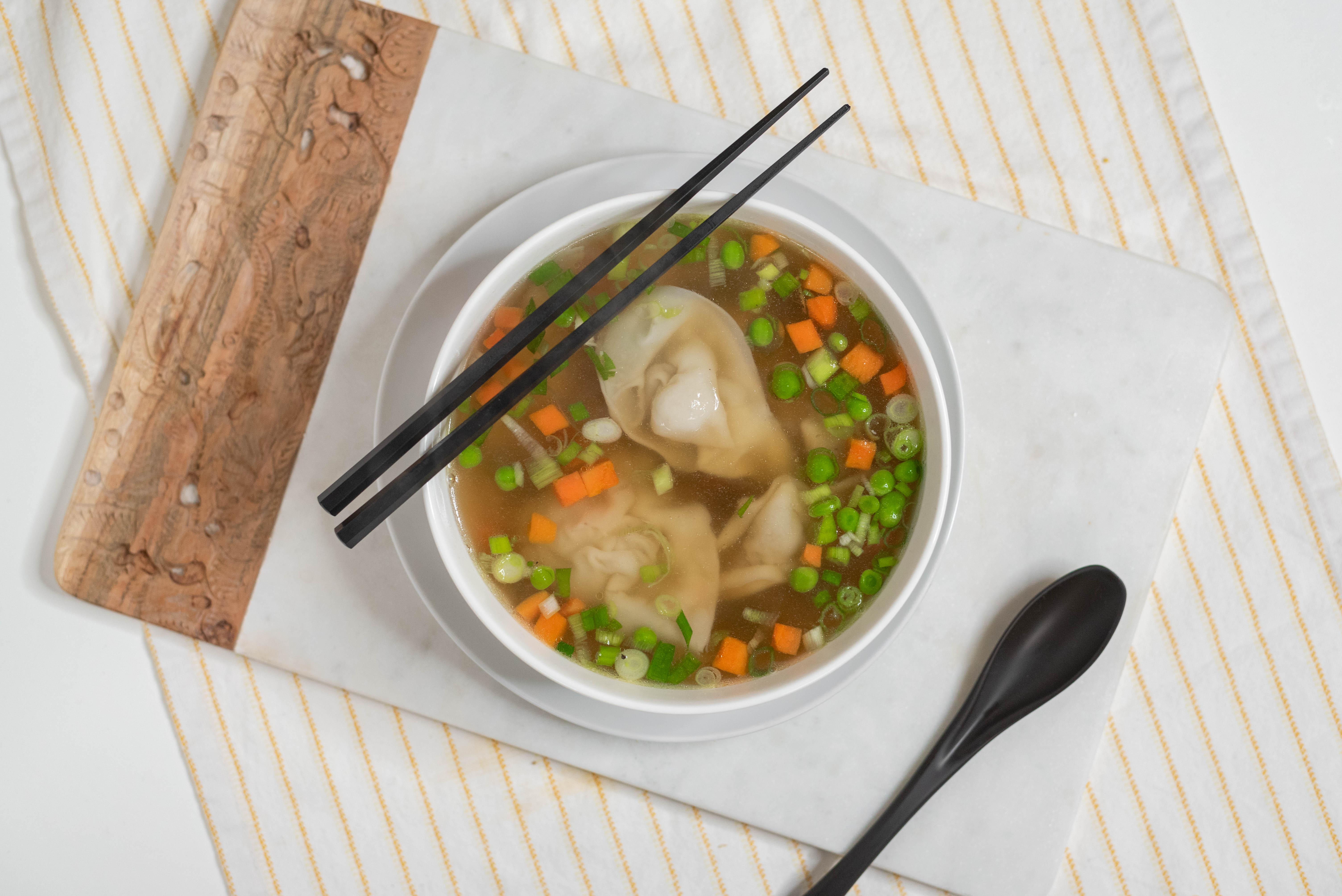 Order Wonton Soup food online from Louie Chinese Cuisine store, Los Angeles on bringmethat.com