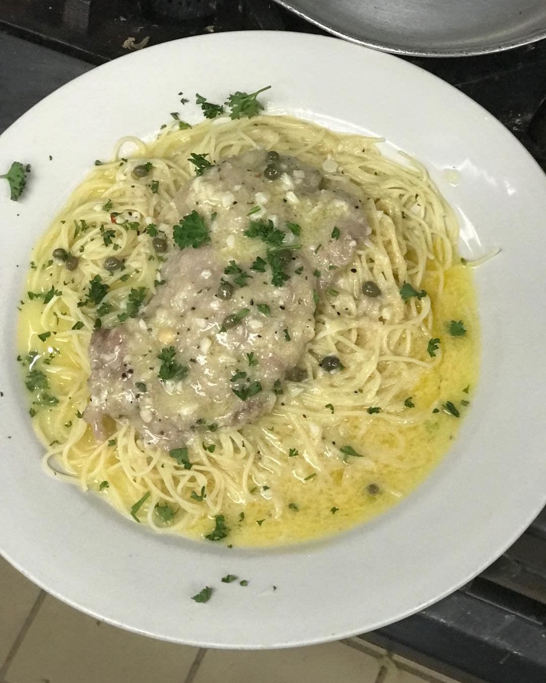Order Veal Piccata - Entree food online from Pizza Como & PC Pub store, Pennsburg on bringmethat.com