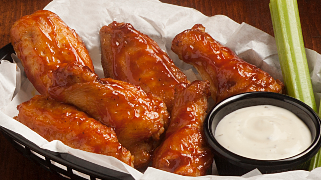 Order Classic Wings food online from Round Table Pizza store, San Jose on bringmethat.com