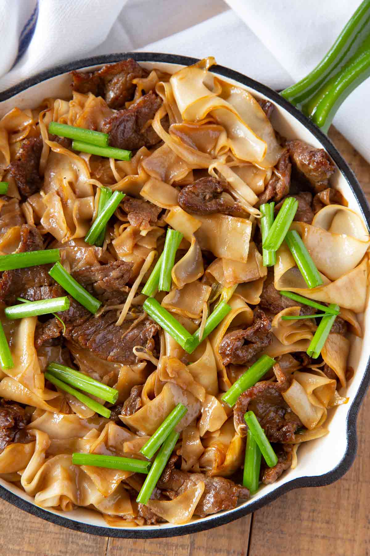 Order 44. Beef Chow Fun food online from Ju Feng Chinese Restaurant store, Brooklyn on bringmethat.com