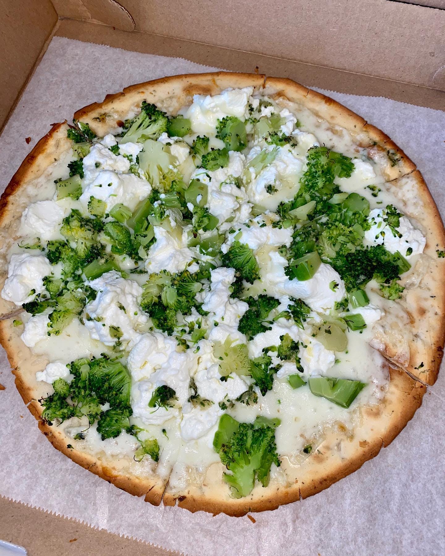 Order Broccoli, Ricotta, Mozzarella & Garlic Pizza - Small 12" food online from Pat D Pizza store, Howell Township on bringmethat.com