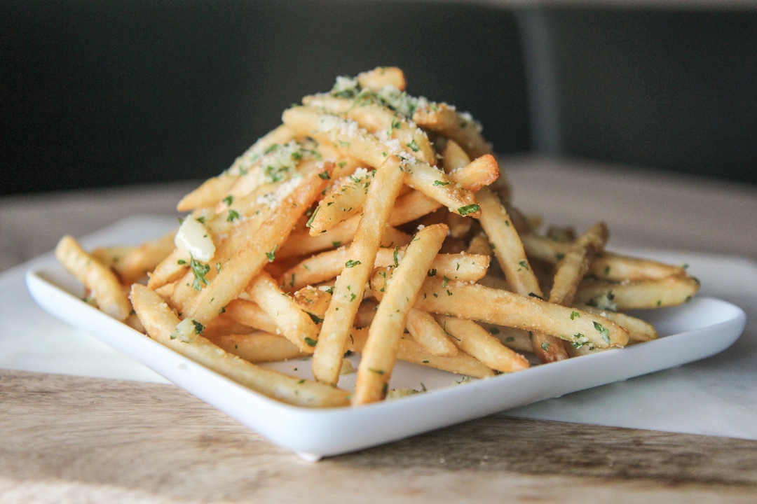 Order Garlic Fries food online from Umai Savory Hot Dogs store, San Jose on bringmethat.com