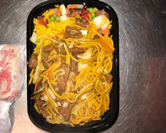 Order C5b.Beef Lo Mein food online from Panda Garden Buffet Inc store, Cookeville on bringmethat.com
