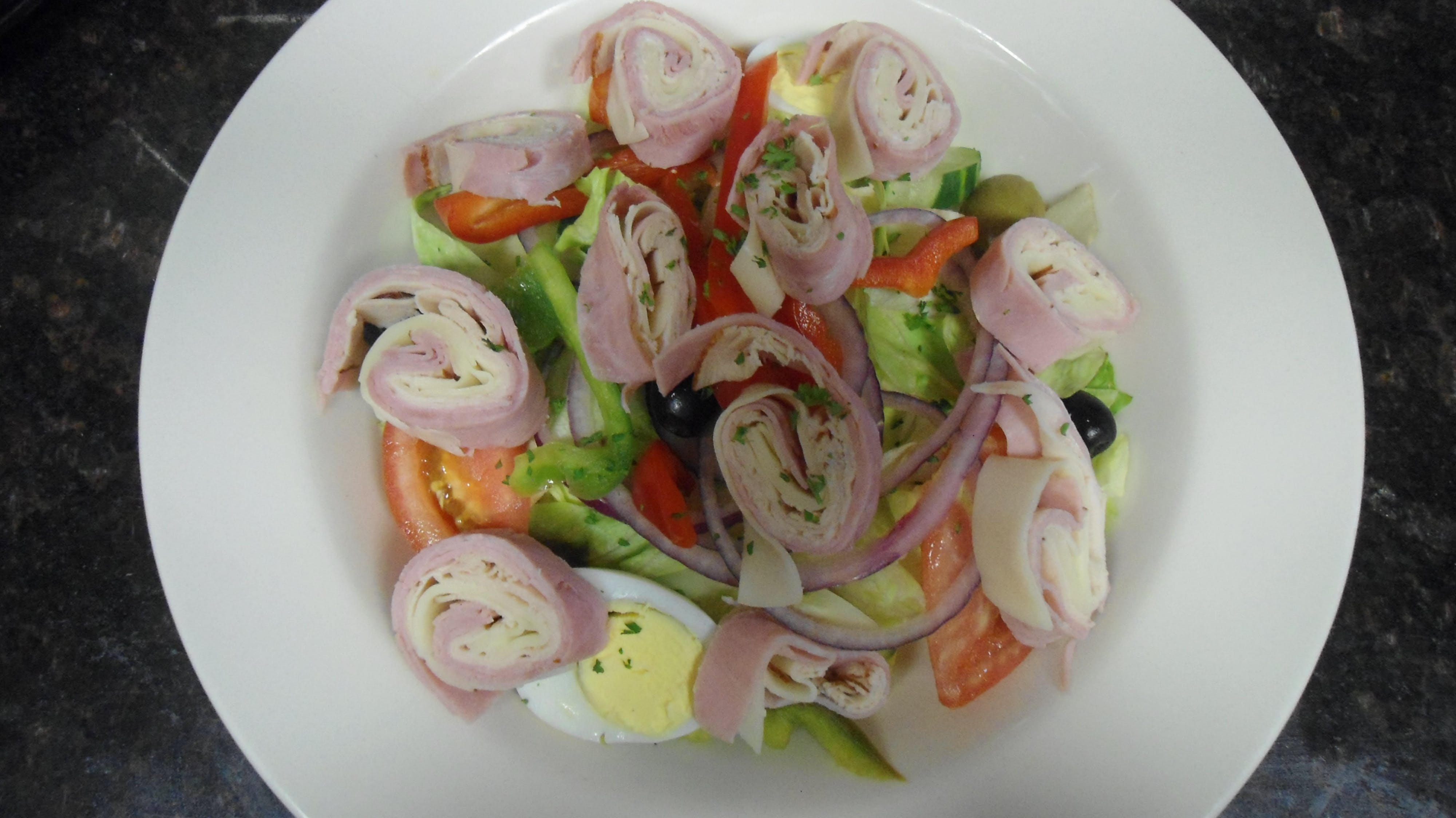 Order Chef's Salad - Small food online from Sapore Woodfire Pizza & Restaurant store, Ventnor City on bringmethat.com