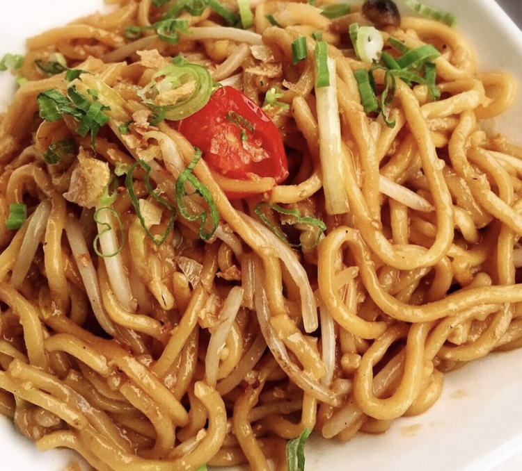 Order Garlic Noodles food online from Mandarin Roots store, Palo Alto on bringmethat.com
