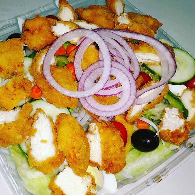 Order Crispy Chicken Garden Salad food online from Lula's Deli Corner store, Clifton Heights on bringmethat.com