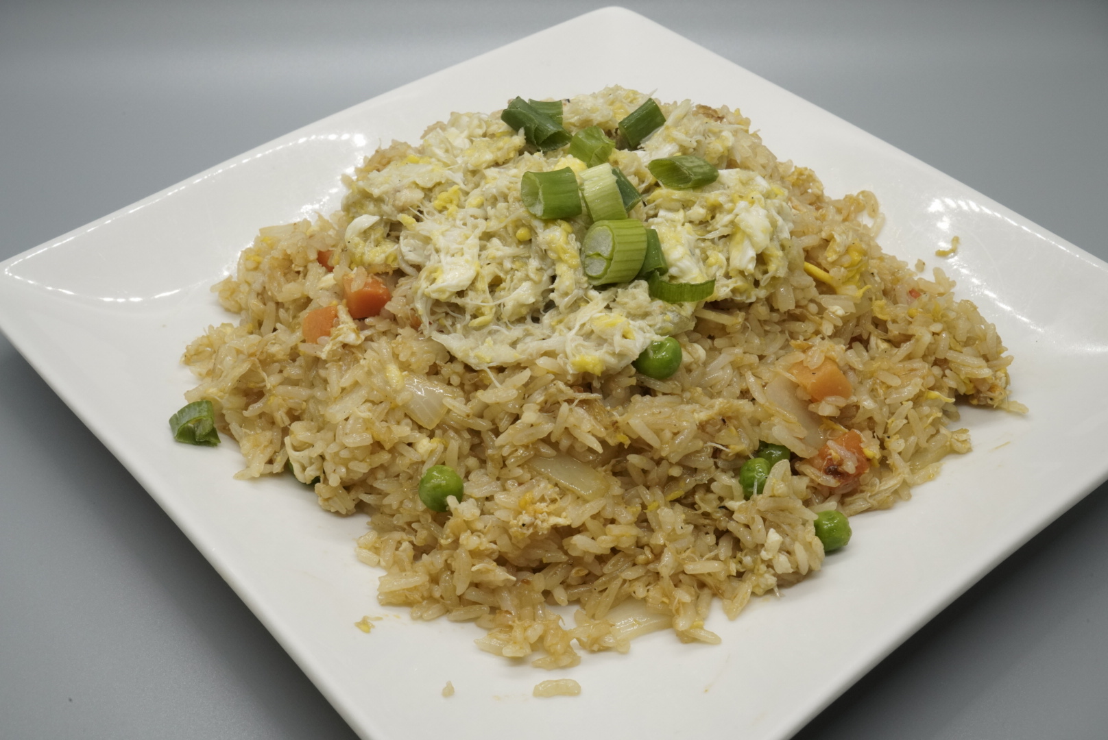 Order 66. Crab Fried Rice food online from Royal Orchid Thai II store, Riverside on bringmethat.com