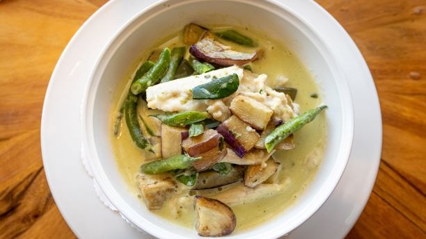 Order 51. Green Curry food online from Peppers Thai Cuisine store, Palm Desert on bringmethat.com