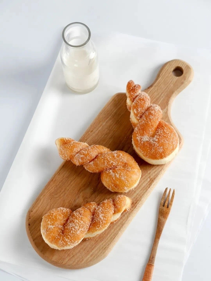 Order Twist Donut food online from Tous Les Jours store, Natick on bringmethat.com