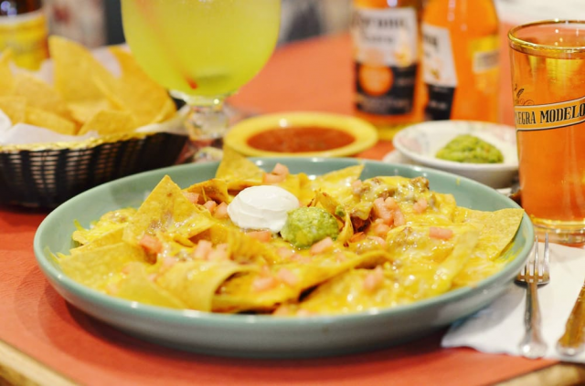 Order Super Nachos food online from El Tapatio Mexican Restaurant store, Troutdale on bringmethat.com