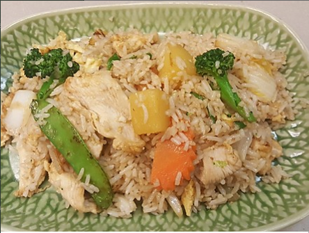 Order Pineapple Fried Rice food online from Thaiwat Restaurant store, Reading on bringmethat.com