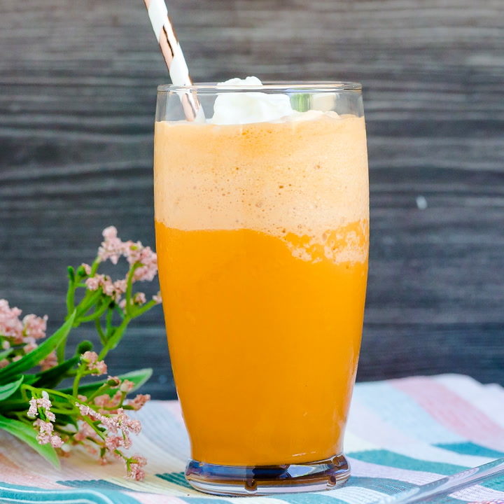 Order Thai Tea Smoothie  (泰國奶茶) food online from Tea Spots store, West Covina on bringmethat.com