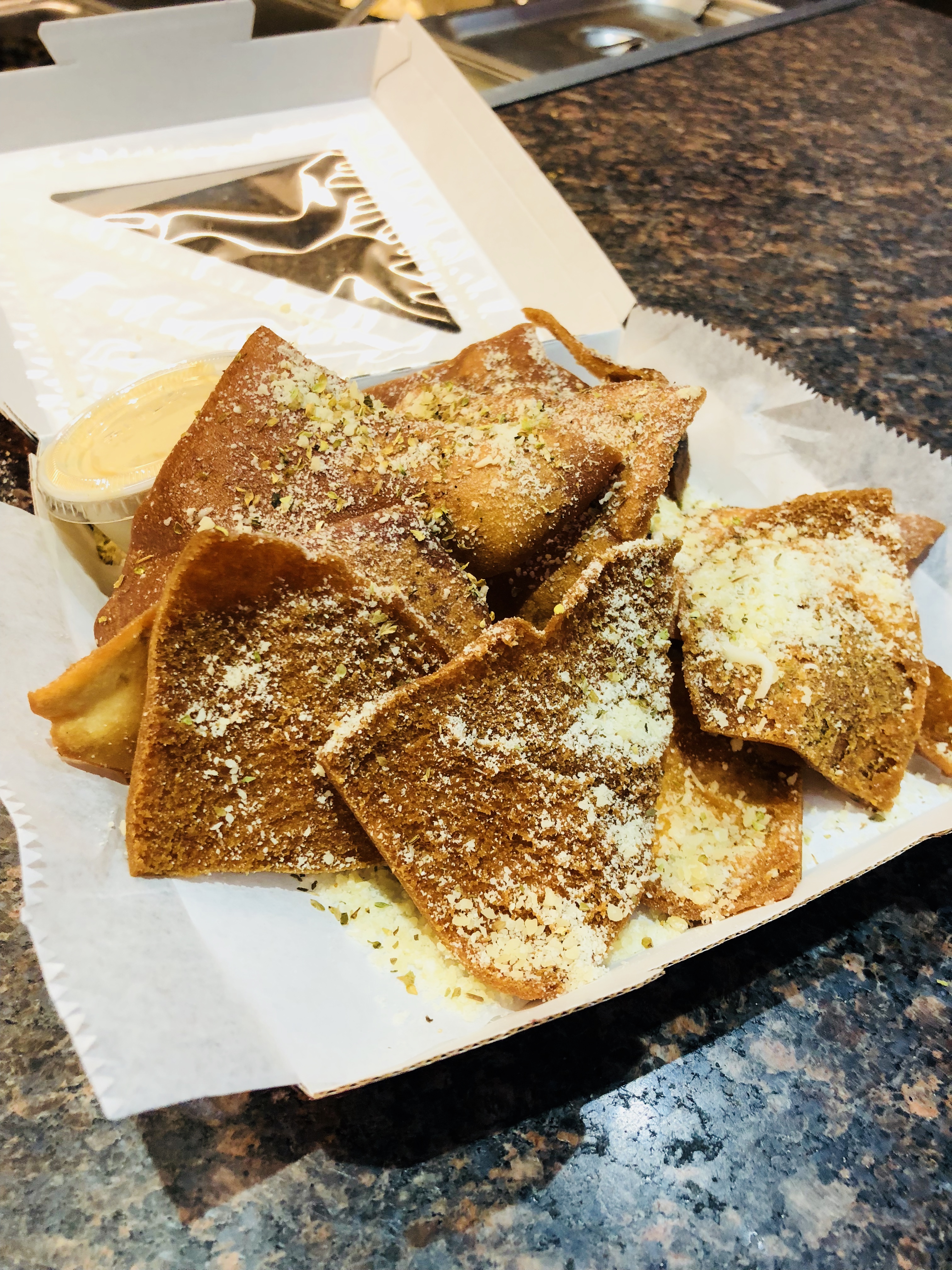 Order Pita Chips Appetizer food online from Aladdin Crown Pizza store, New Haven on bringmethat.com