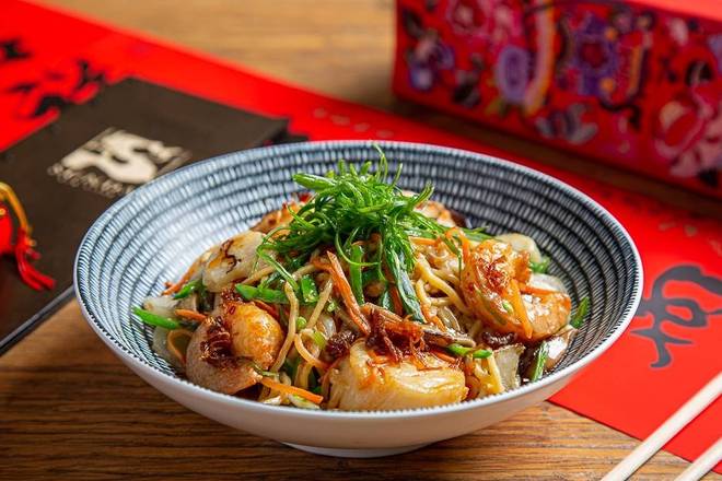 Order Seafood Lo Mein food online from Sunda store, Chicago on bringmethat.com