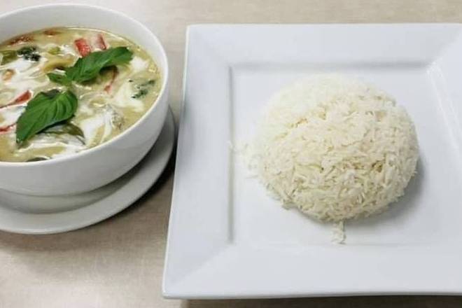 Order Green Curry food online from Thong's Authentic Thai Restaurant store, Green Bay on bringmethat.com