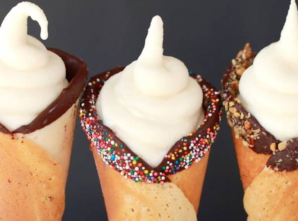 Order Vanilla Ice Cream food online from La Creme Frozen Yogurt store, Meridian on bringmethat.com