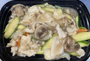 Order 26. Moo Goo Gai Pan food online from Redwood Chinese Restaurant store, Clarksville on bringmethat.com