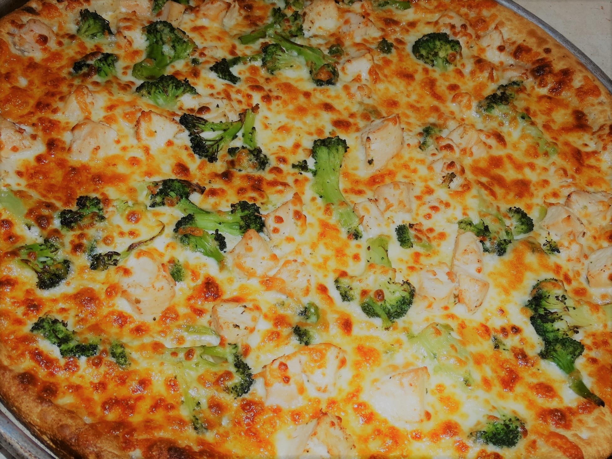 Order Angelina's Alfredo Pizza food online from Angelinas store, Lowell on bringmethat.com