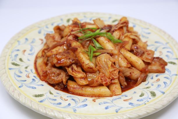 Order F10. Korean Style Spicy Pork w/ Rice Cake 韓式辣五花炒年糕 food online from Uncle Chen Primetime store, State College on bringmethat.com