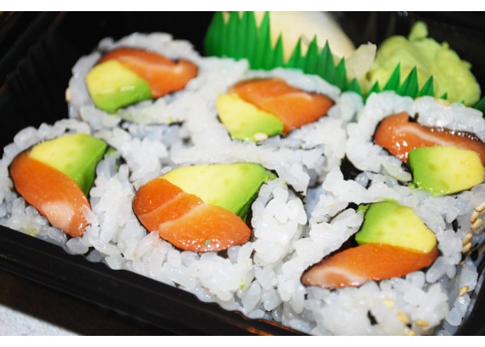 Order Salmon Avocado Roll food online from Oishii Sushi Japanese store, Astoria on bringmethat.com