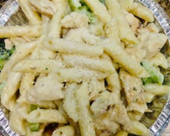 Order Chicken and Broccoli Pasta Ziti food online from Old Country Pizzeria store, East Weymouth on bringmethat.com
