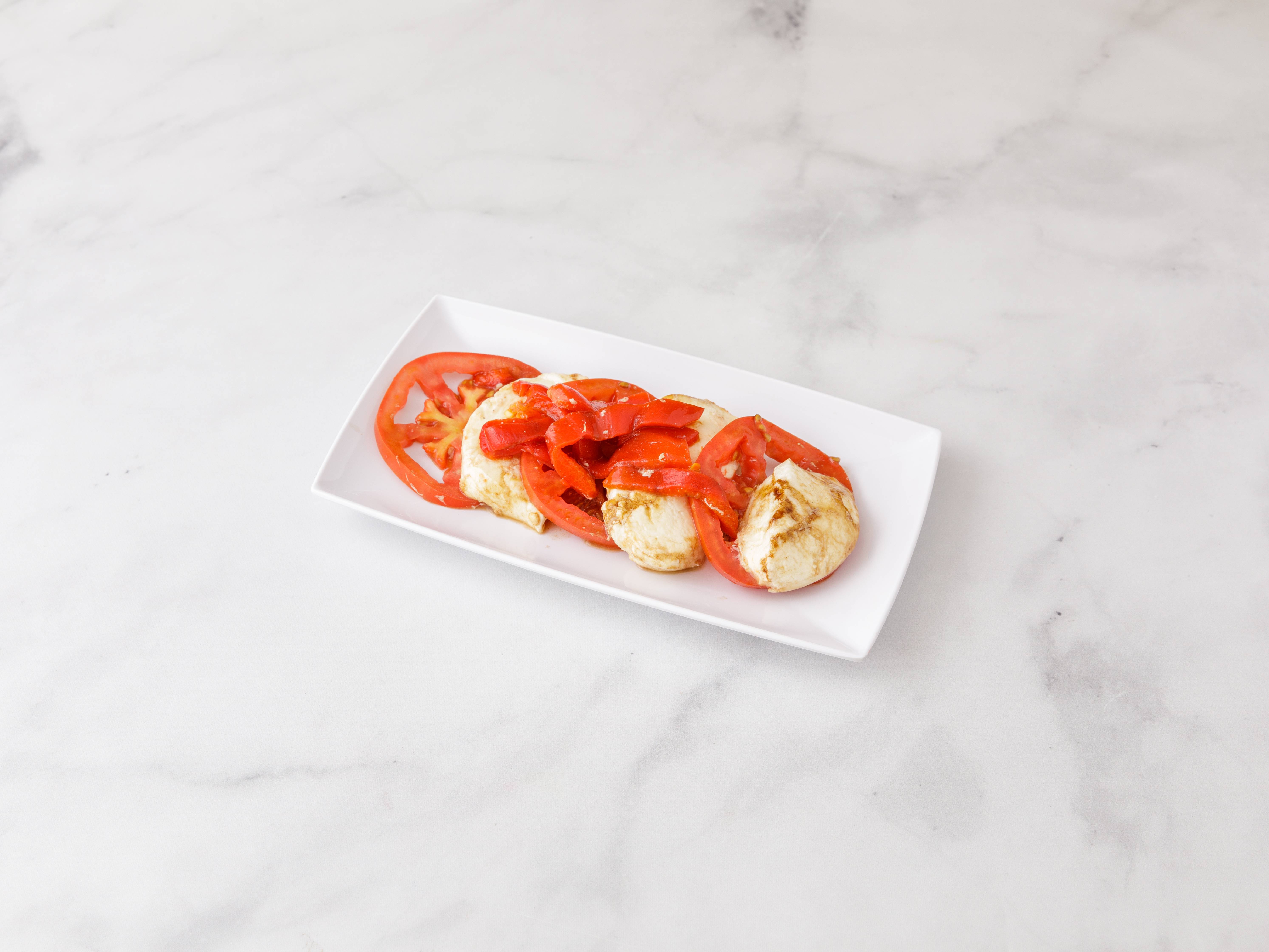 Order Caprese food online from Woodstone Pizza Bar & Grill store, Rochelle Park on bringmethat.com