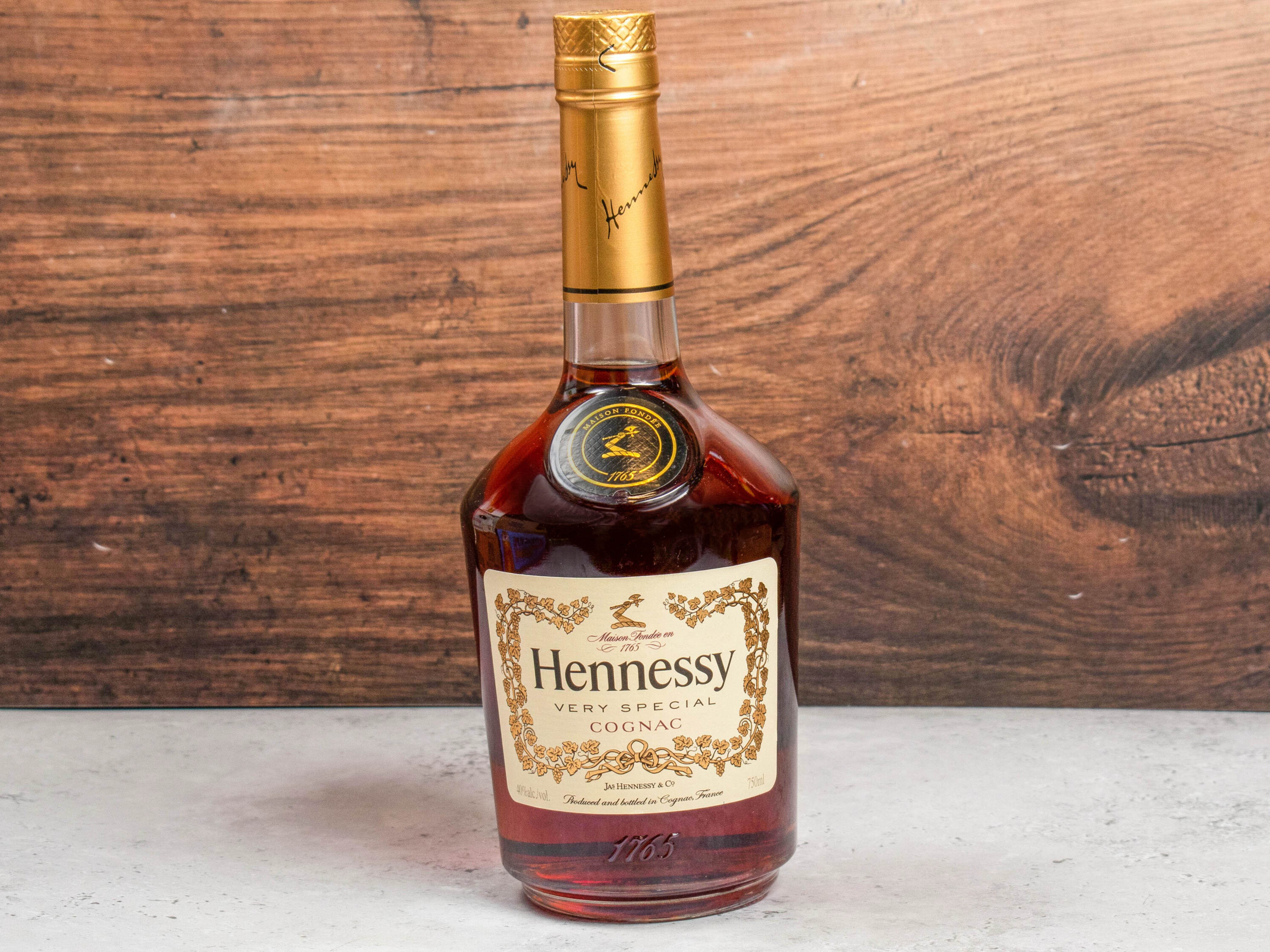 Order Hennessy VS, Cognac food online from Liquor Deli store, La Puente on bringmethat.com