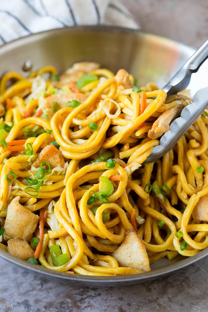 Order N6. Lo-Mein food online from Jasmine Chinese & Asian Cafe store, Lone Tree on bringmethat.com