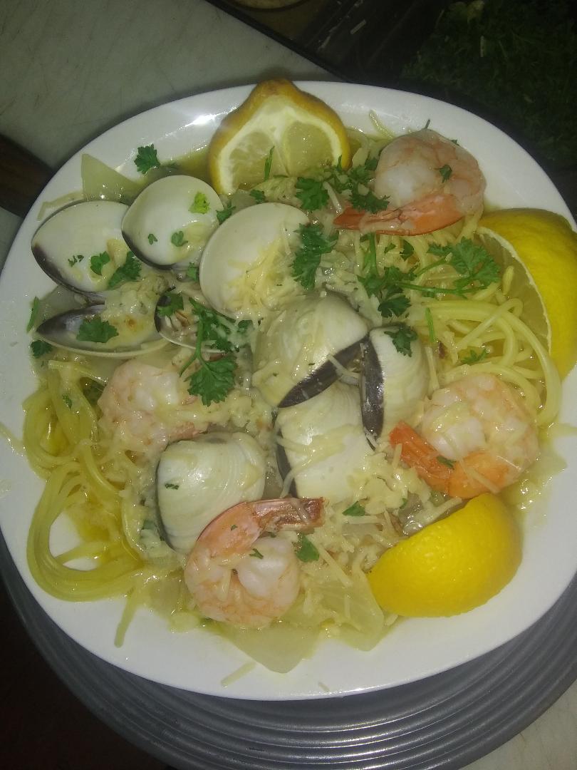 Order Clams Scampi Dinner food online from Tony's Italian Deli store, Tucson on bringmethat.com
