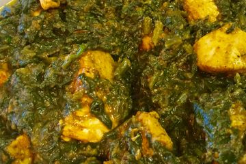 Order Chicken Saag food online from The Royal Indian Cuisine store, Philadelphia on bringmethat.com