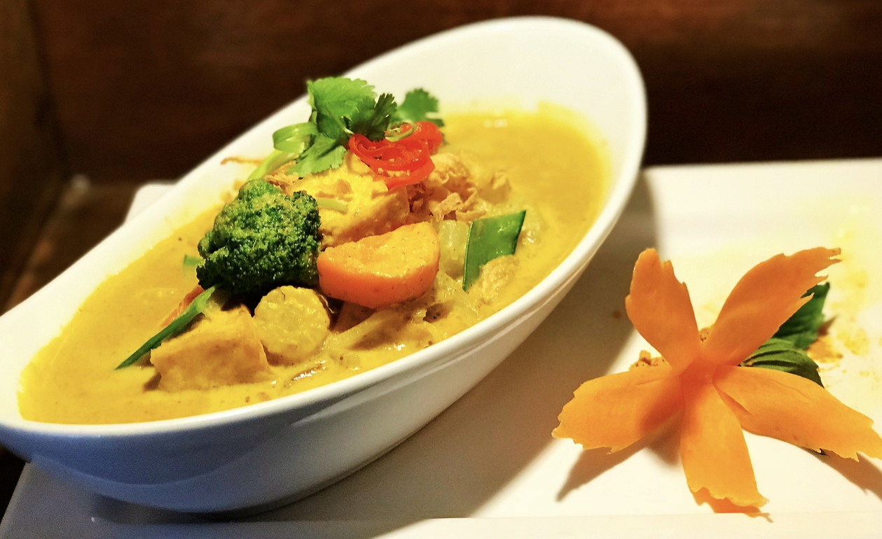 Order Yellow Curry food online from Mango Thai Cuisine store, Plano on bringmethat.com