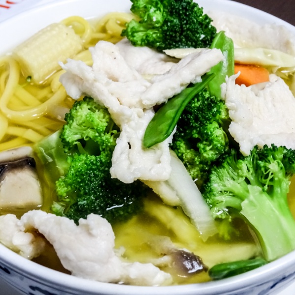 Order S5. Chicken Noodle Soup food online from QQ Star China Cafe store, Friendswood on bringmethat.com