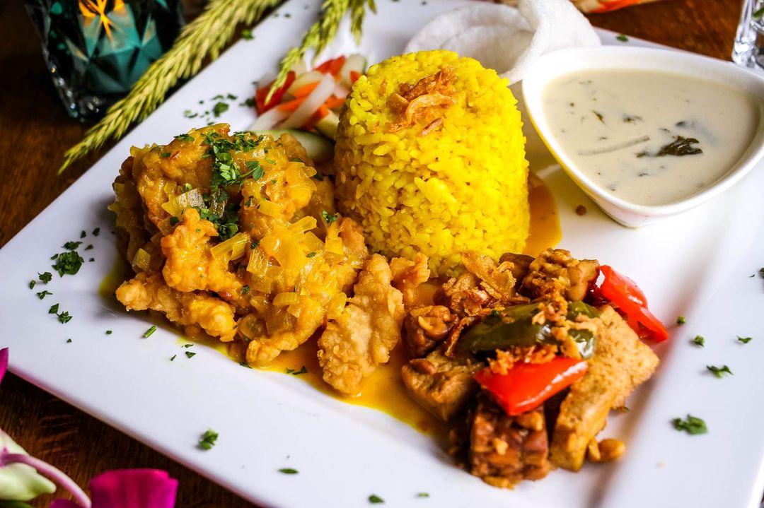 Order NR6. FISH CURRY RICE PLATE food online from Win Indonesian Grill & Gastrobar store, Atlanta on bringmethat.com