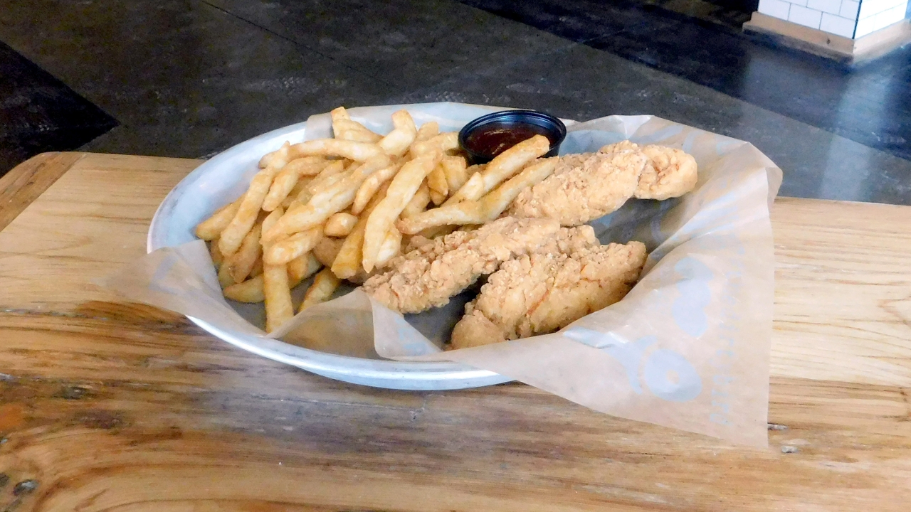 Order Chicken Tender Platter food online from Junior's Bar and Grill store, Albany on bringmethat.com
