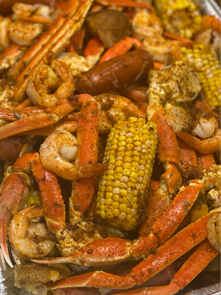 Order Snow Crab Legs and Blue Crab (Seasonal) food online from Juicy Crawfish store, Covington on bringmethat.com