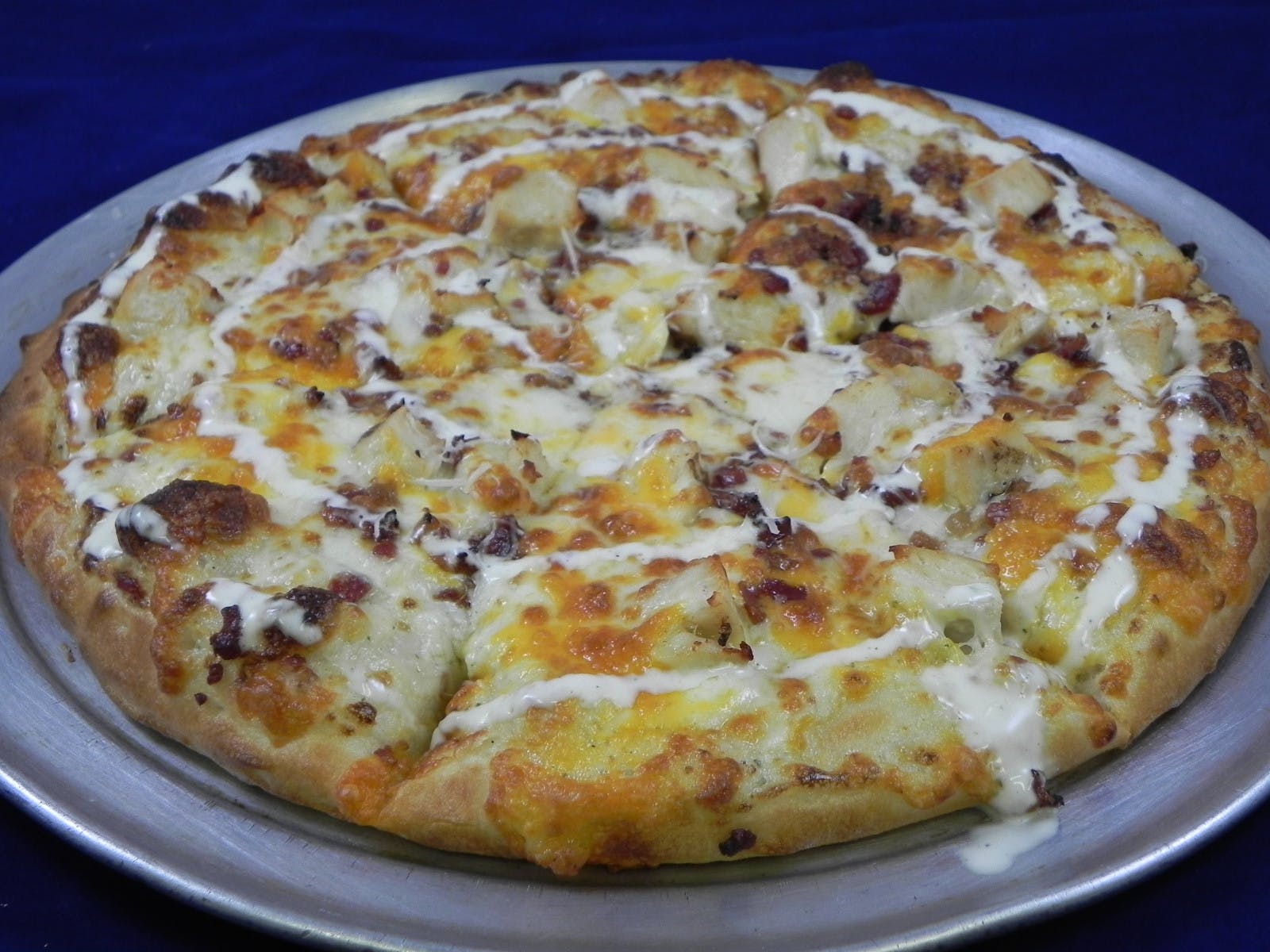 Order Chicken Bacon Cheddar Ranch Pizza - Small 10'' food online from Tomatoes store, Carnegie on bringmethat.com
