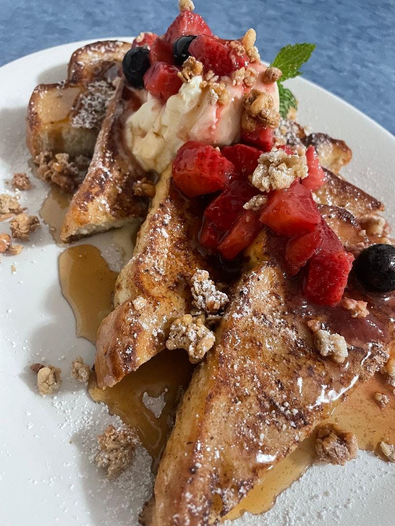 Order French Toast & Berries Breakfast - Breakfast food online from Pan Am Restaurant store, Fairfax on bringmethat.com