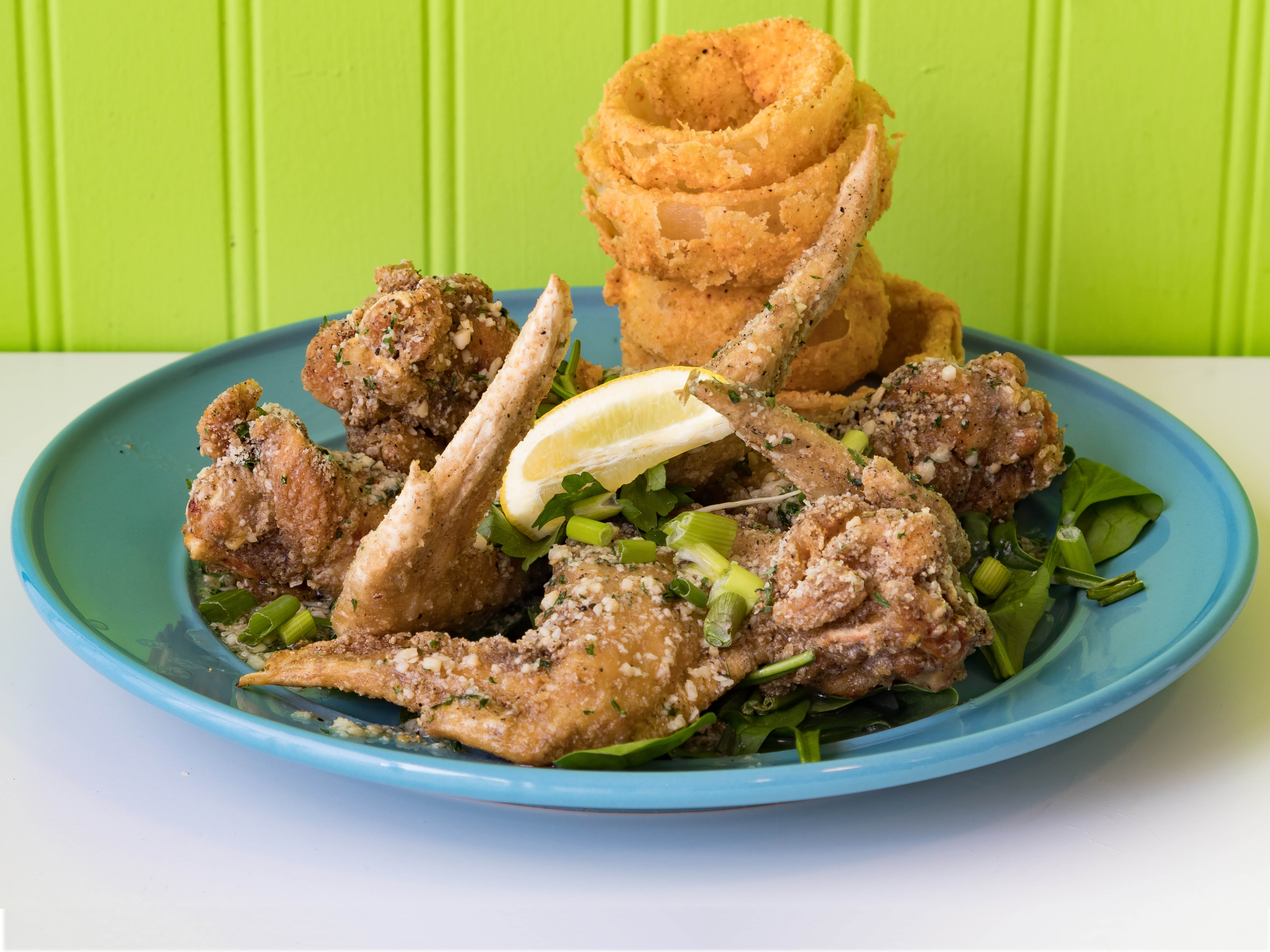 Order Lunch Garlic Parmesan Wings food online from Breakfast Boutique Express store, Philadelphia on bringmethat.com