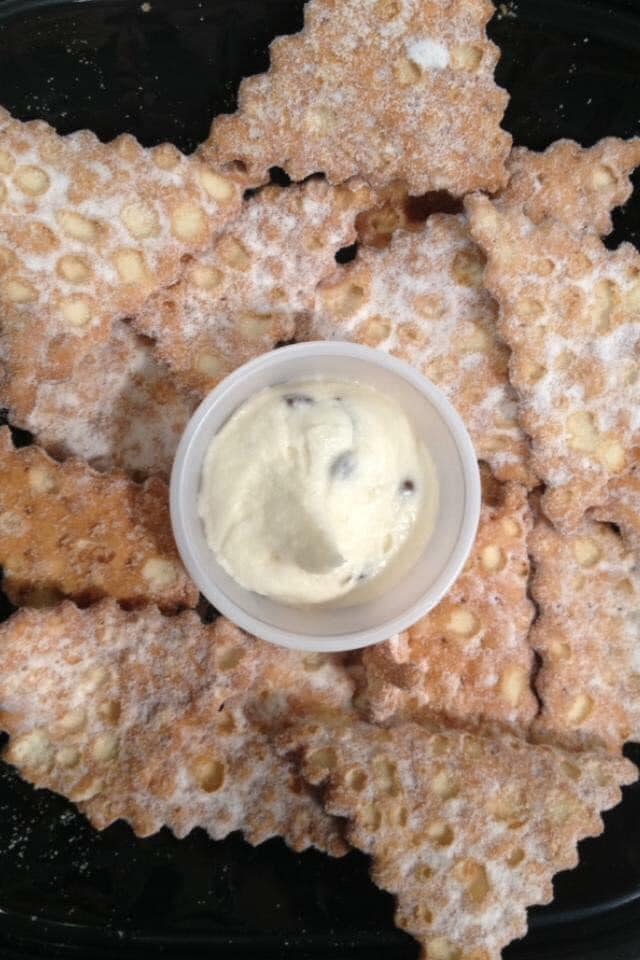 Order Cannoli Chips w/ Mascarpone Dip food online from Dicarlo Pizza store, Vienna on bringmethat.com