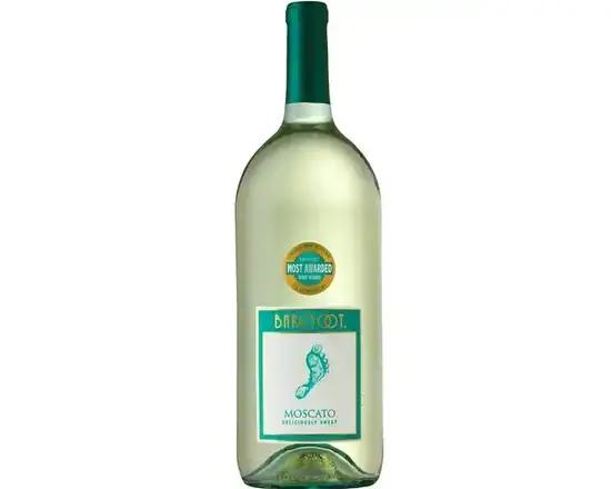 Order Barefoot Moscato Wine, 1.5L bottle (9% ABV) food online from Central Liquor Market store, Los Angeles on bringmethat.com