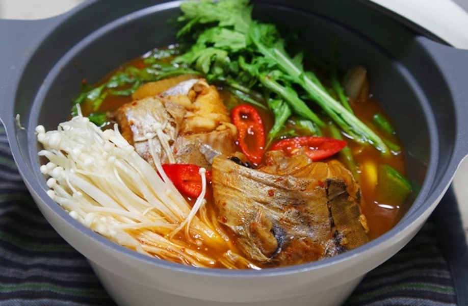 Order D-8B. Pollack Stew (동태찌개/冻明太鱼汤) food online from Restaurant Namsan store, Los Angeles on bringmethat.com