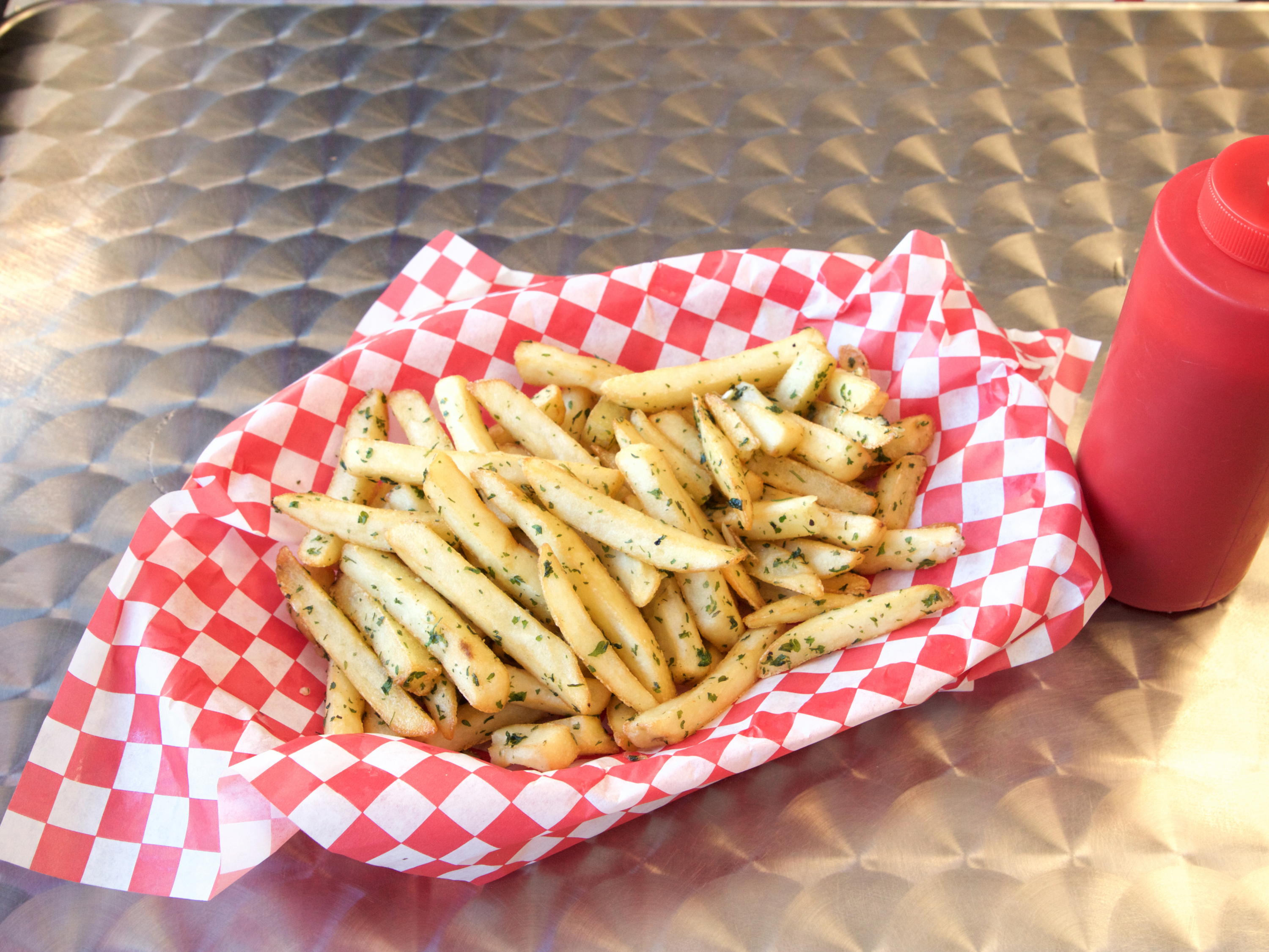 Order Garlic Fries food online from Bob's Giant Burgers store, Modesto on bringmethat.com