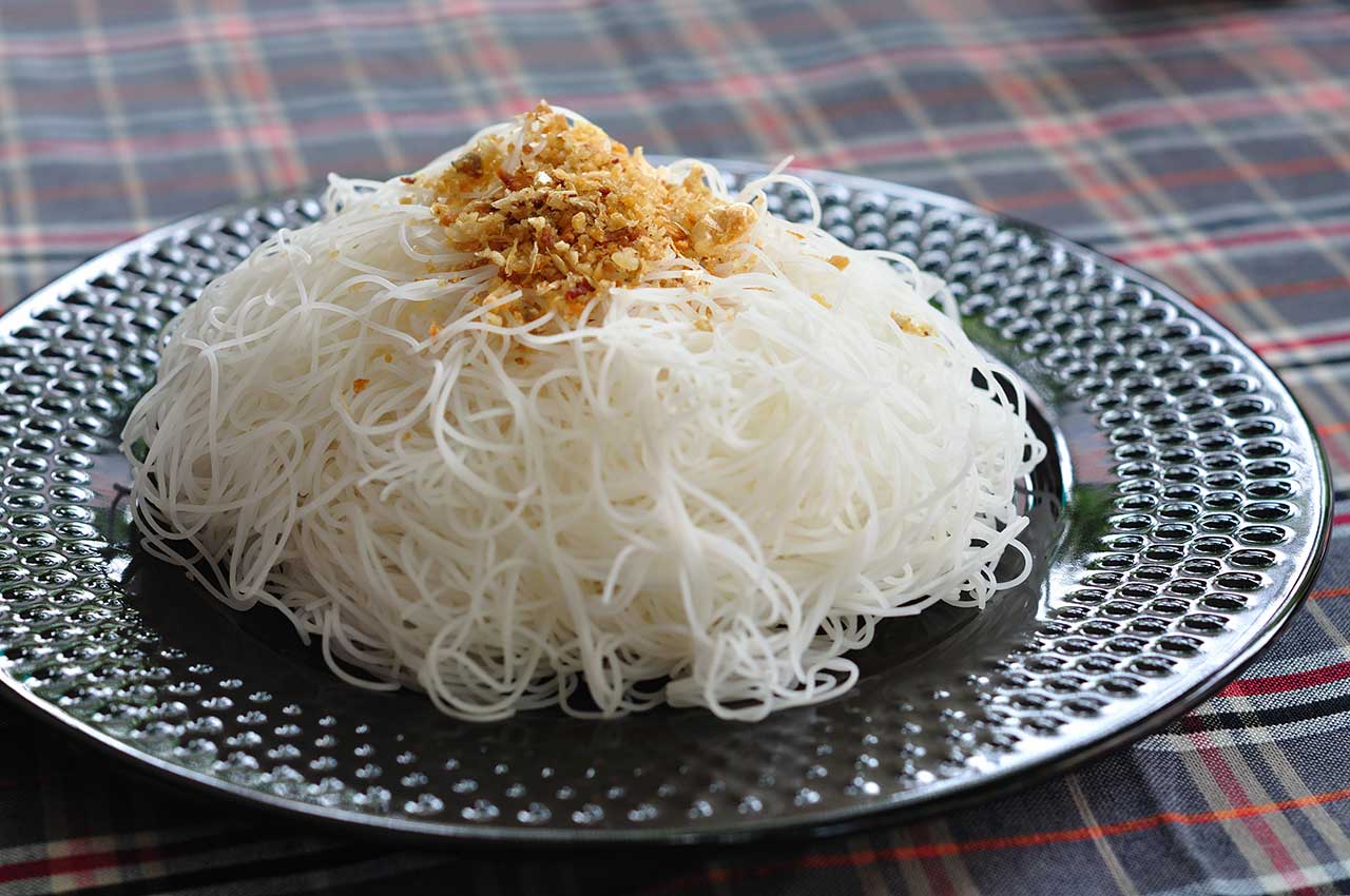 Order Boiled Rice Noodles food online from Somtum Der store, New York on bringmethat.com