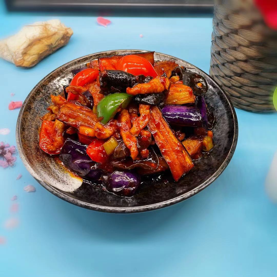 Order 家常烧茄子️ Eggplant &pork w/sweet hot sauce food online from Fashion Wok store, Foster City on bringmethat.com