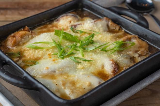 Order French Onion Soup food online from Bar Louie store, Nashville-Davidson on bringmethat.com